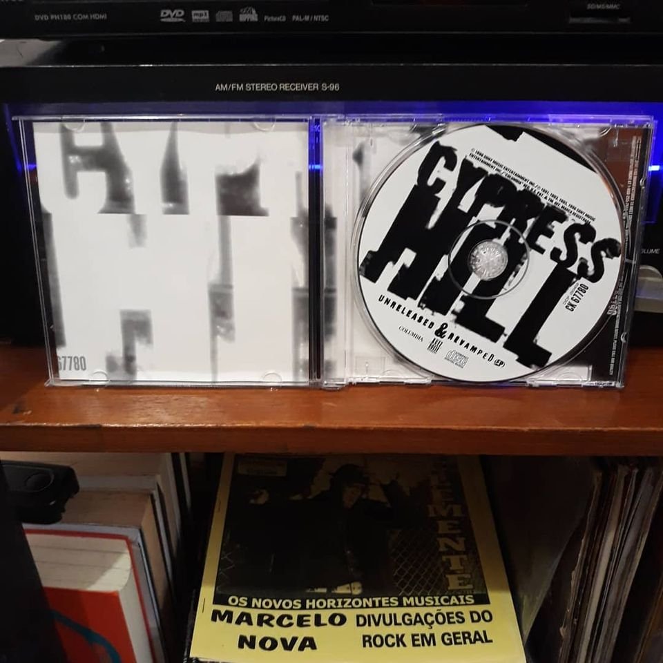 RogerioRocker's tweet photo. Há 1 ano
Cypress Hill - Unrelleased & Revamped #ep #cd #sonymusic #columbia #ruffhouserecords #cdpost #cdcollector #cdcollection #discoécultura #discocollection #compactdisc #digitalaudio #gradiente #receiver #s96 #philco #ph180 #museudovinil https://t.co/dRyK9B88lC