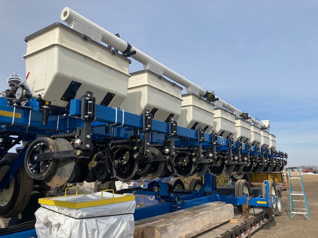 KearneyPlanters's tweet photo. Heading east tomorrow with this new @Kinze #kinzeplant21 #newiron @KearneyPlanters https://t.co/RkVV5JBCbm
