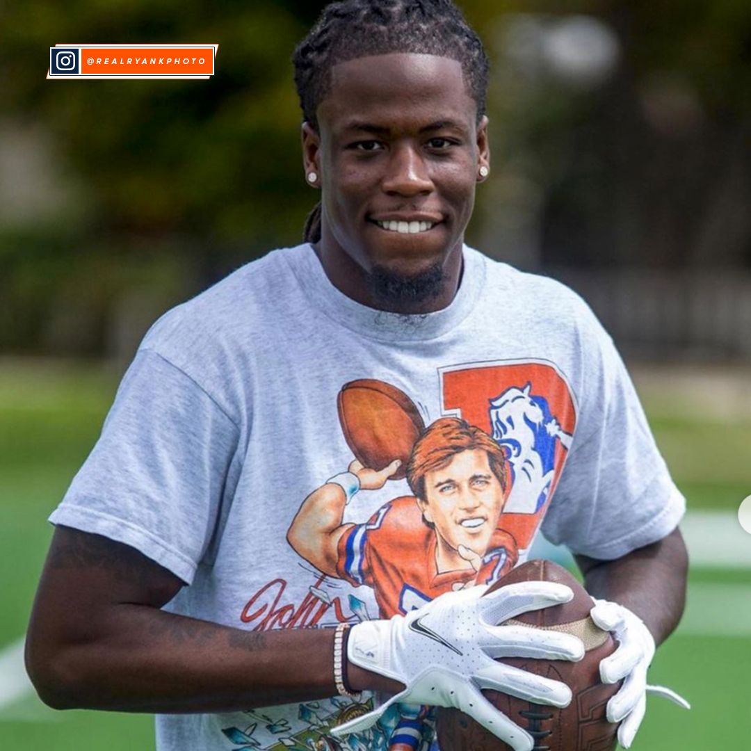 Broncos's tweet photo. .@jerryjeudy's routes = 🔥🔥🔥

@jerryjeudy's throwback tees = 🔥🔥🔥🔥🔥🔥 https://t.co/bSNUkX04Ez