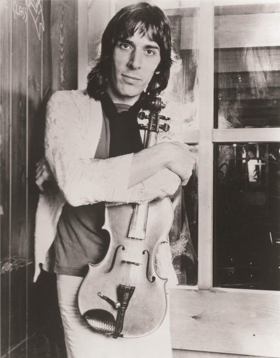 Happy 79th birthday to John Cale, a founding member of The Velvet Underground. 