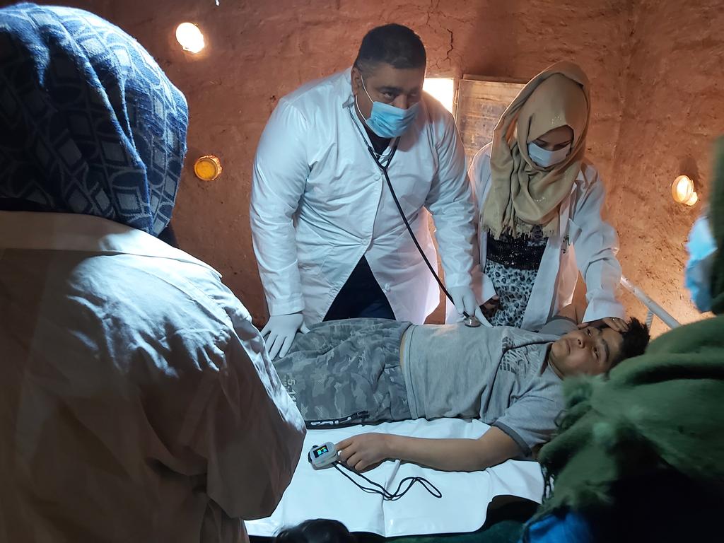 Palmyra51's tweet photo. The medical team of the Tribal Council of Palmyra and Badia in #Rukban Camp administers monthly nursing courses, with top two performers doing extensive and specialized nursing studies for 6 months.
The Medical Office of #TCPB https://t.co/ryijm0bkFM