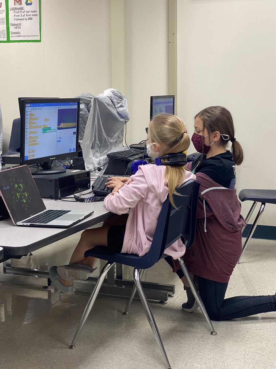 MsGarza_'s tweet image. Sweetest moment today! My heart couldn’t take it! One of our 5th graders took one of our second graders under her wing and was helping her with her coding project! It was so sweet to see! 🥺 #codingfamily #GISDIntersession #GAMEONinGISD #Scratch