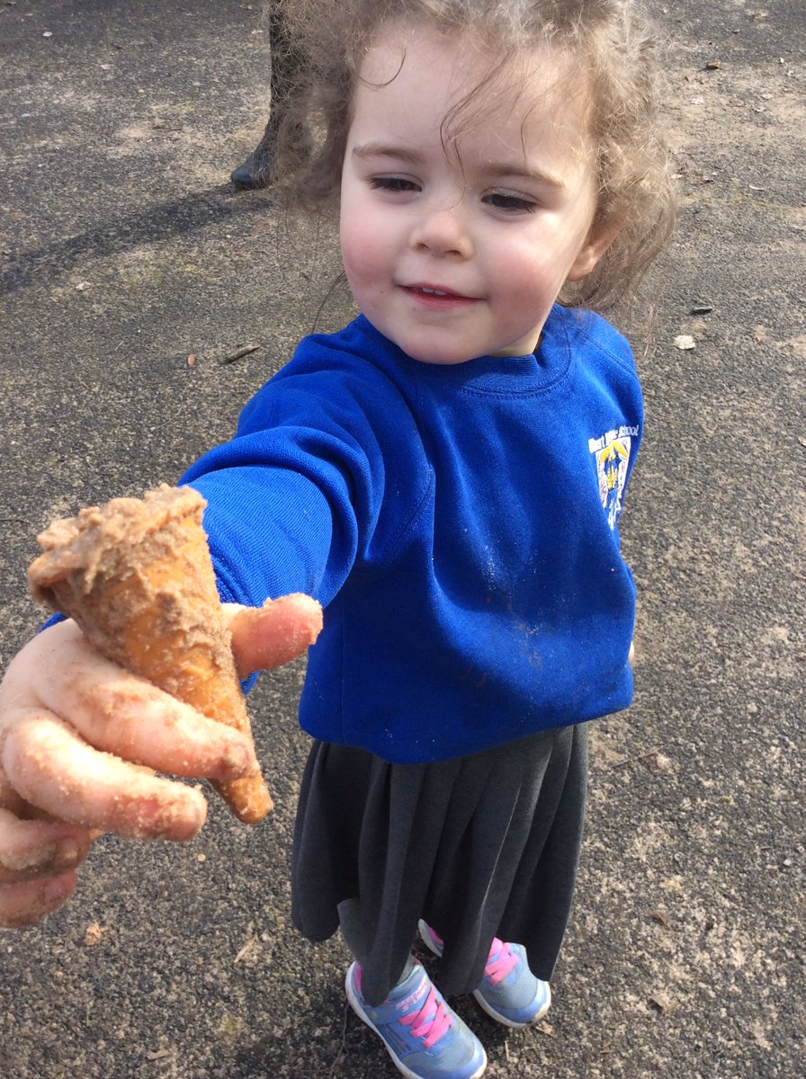 MrsBrothwell's tweet photo. Science Week - What happens if... we use our senses to explore flavoured tea bags, make an ice cream out of wet sand, begin clearing raised beds to plant our own food and make a crate tower only to jump off them. Great to be back together. @GilbertInfant #ScienceWeek2021 #EYFS https://t.co/i4qWGhrp8h
