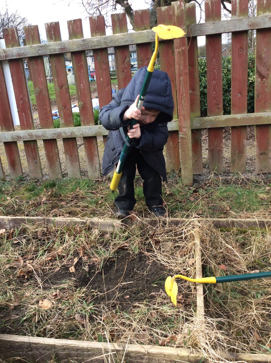 MrsBrothwell's tweet photo. Science Week - What happens if... we use our senses to explore flavoured tea bags, make an ice cream out of wet sand, begin clearing raised beds to plant our own food and make a crate tower only to jump off them. Great to be back together. @GilbertInfant #ScienceWeek2021 #EYFS https://t.co/i4qWGhrp8h