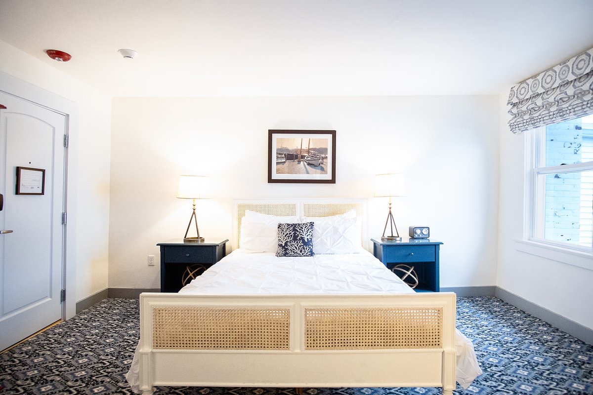 Sweet dreams in our newly renovated Main Inn queen guestroom! 😴