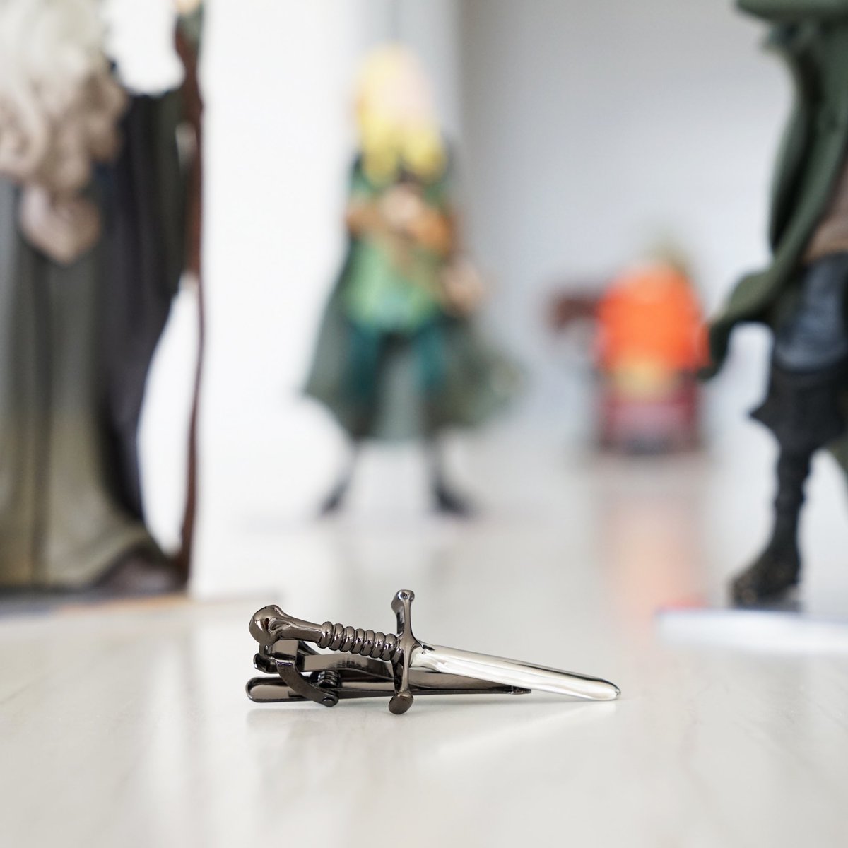 HerosArmory's tweet photo. Comment below with your favorite Lord of the Rings trivia/fact. If we’ve never heard it before, we’ll send you a King’s Blade REFORGED tie clip for free! 👀
#lotr #lordoftherings #aragorn #strider #narsil #anduril #thebladethatwasbroken #flameofthewest https://t.co/kjDiz2korv