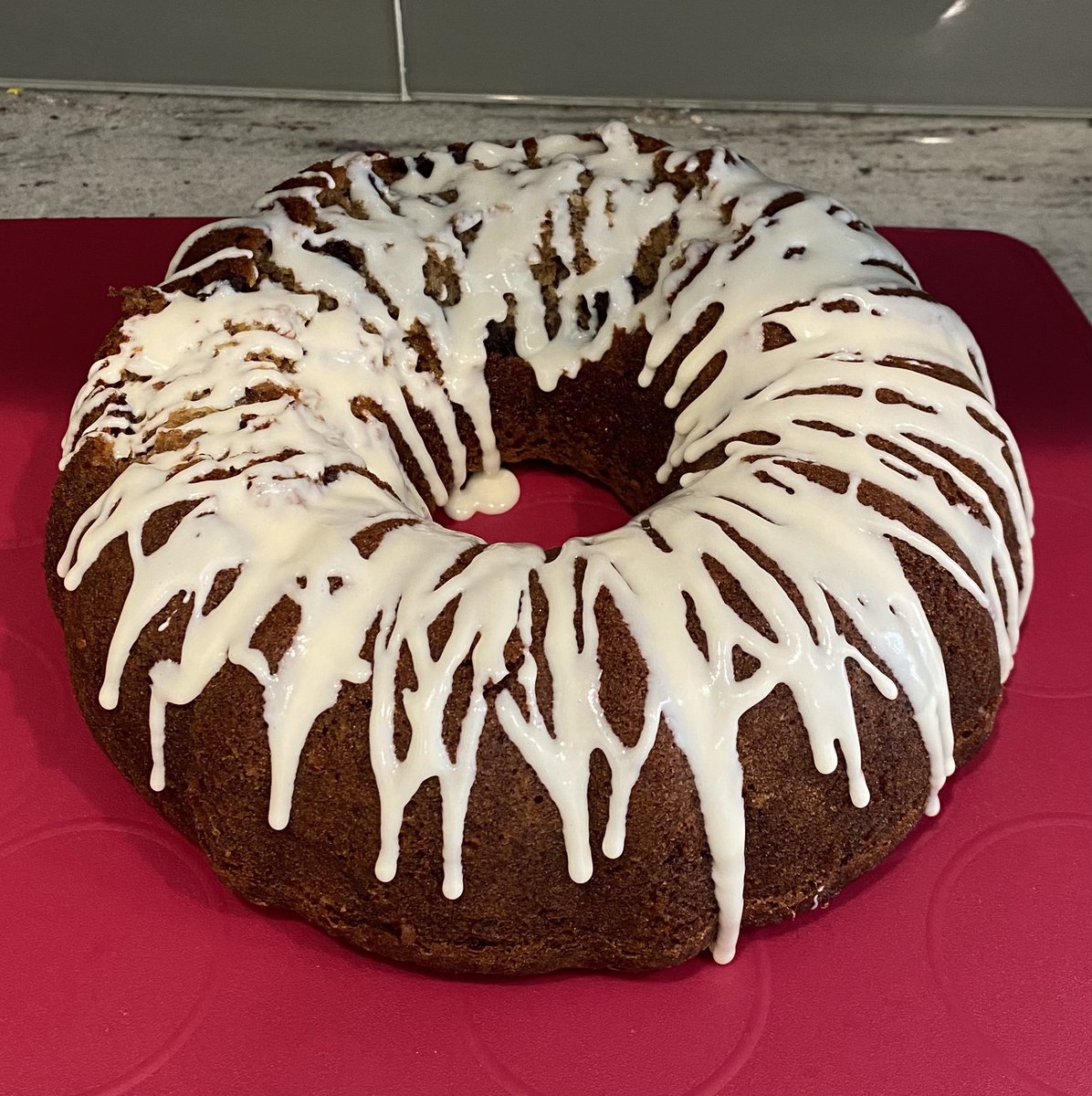 JackMary528's tweet photo. In ✨celebration✨ of the 1 year anniversary of flattening the curve I made @chrissyteigen banana bread 🍌🍞 https://t.co/8swxLHhuIX