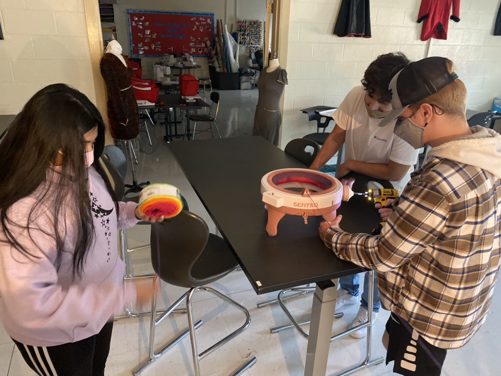 SJHSsherylsauls's tweet photo. My optional power lunch class was a success! #sentroknitting #knitting&amp;sewing @SJHSTrojans https://t.co/lQKmwu7MB1