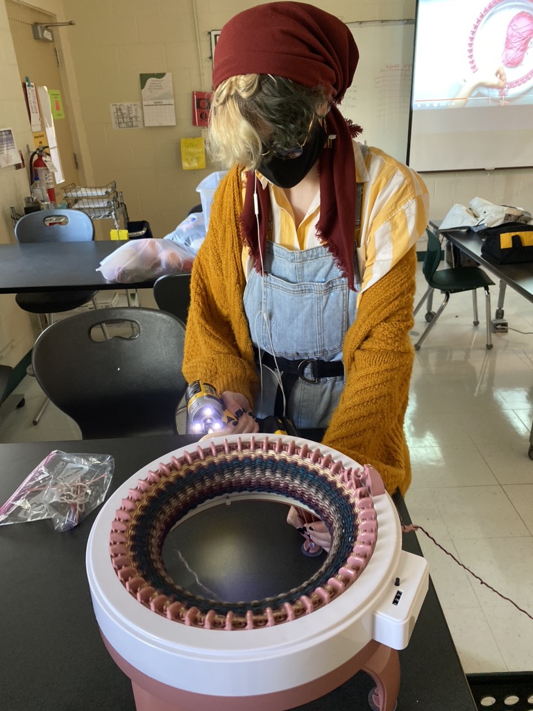 SJHSsherylsauls's tweet photo. My optional power lunch class was a success! #sentroknitting #knitting&amp;sewing @SJHSTrojans https://t.co/lQKmwu7MB1