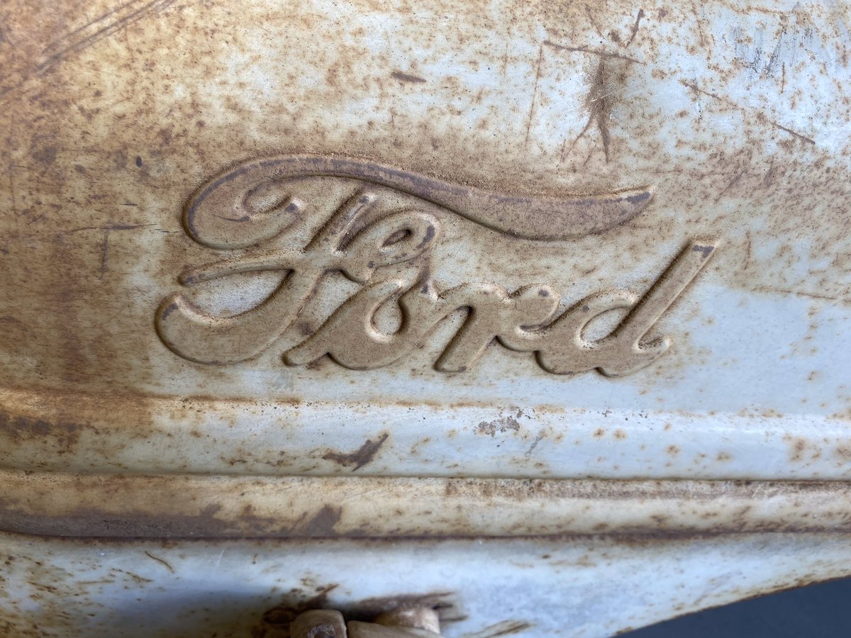 cloverhighcte's tweet photo. 👀 what rolled up in Mr. Salter’s bay today...a Ford 8 N tractor made between 1947-1952! Our Auto Tech students are going to love working on this beauty! #clovercte #cteinsc #automotivetechnology #handsomlearning #blueeaglesready2work #futurereadyskills #ablastfromthepast 🚜 https://t.co/RVPvSNI8aP
