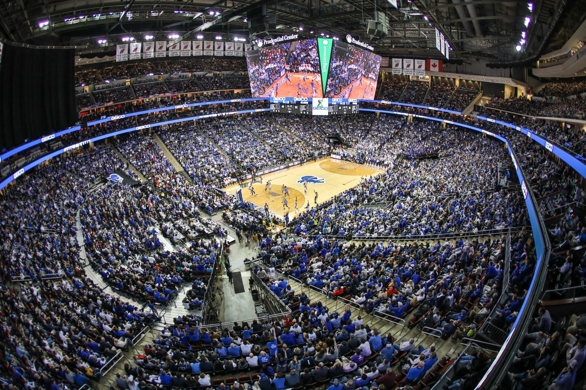 We're hiring! Looking for the next great rock star to join our team!

If you or someone you know is interested in joining a great company and team, apply here: boards.greenhouse.io/learfieldimgco…

#HALLin  <a href="/Learfield/">LEARFIELD</a>