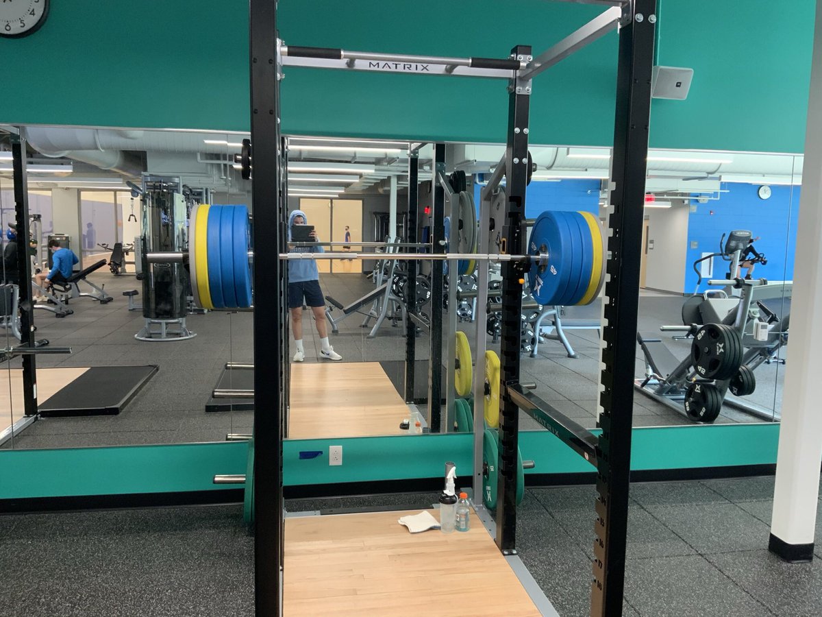 RupnowLogan's tweet photo. @AustinEkeler 1st time hitting 405! #405challenge up next! https://t.co/fNm0cBOloz