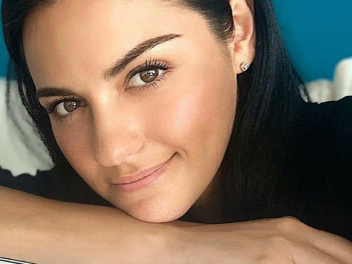 lionwebsmx's tweet photo. Por que es tendencia la actriz y cantante mexicana @maiteperroni! por que es la #CumpleañeraDelDia, le deseamos lo mejor. #HBD #FelizMartes, #FelizMartesATodos #siguemeytesigo #followback #SDV #LionWebsMx https://t.co/CWDduDK994