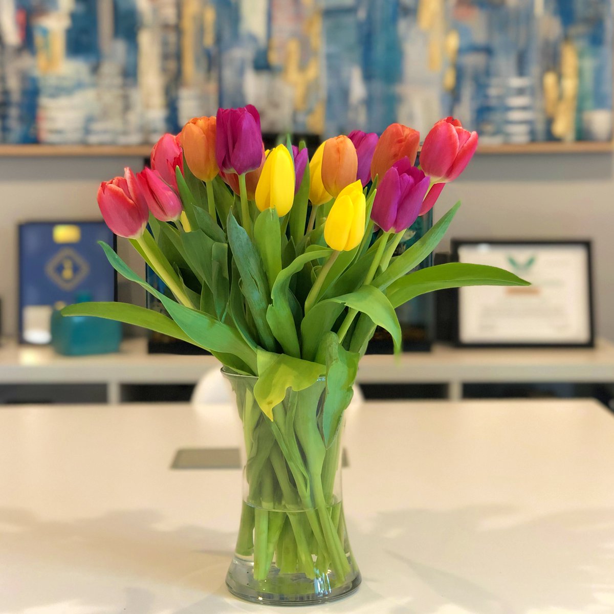 getwithtipsy's tweet photo. Every Tuesday we walk into the office and are greeted by a new bouquet of fresh flowers. It's @mendezspera's way of boosting creativity and lifting our mood as we head into our weekly team meeting. ๐ #tuesdaytulips #getwithtipsy https://t.co/EyWuqWNUsx