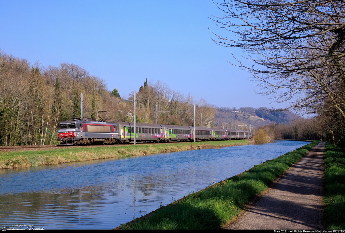 ferro_trains's tweet photo. La sortie du jour pres de Malause et son canal latéral à la Garonne pour faire la BB7258 encore bien propre ! Elle tractait une rame de réserve sur l'Intercités 4760 entre Marseille-St-Charles et Bordeaux-St-Jean (09/03/21-Boudou)
#SNCF #BB7258 #BB7200 #intercités https://t.co/1cHcm0S1dx