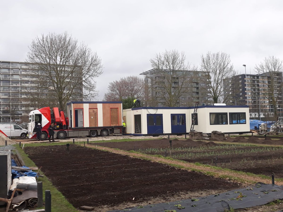 SocialeMoestuin's tweet photo. het staat er nu echt!! Een nieuw Moestuinhuis.
Een groot woord van dank aan:
De kringloopwinkel sliedrecht
JanSnel, vimotec en alle vrijwilligers
#socialemoestuin #moestuinhuis #kringloopwinkelsliedrecht #samendemoestuin #Jansnel #vrijwilligers https://t.co/JjdmpksjP1