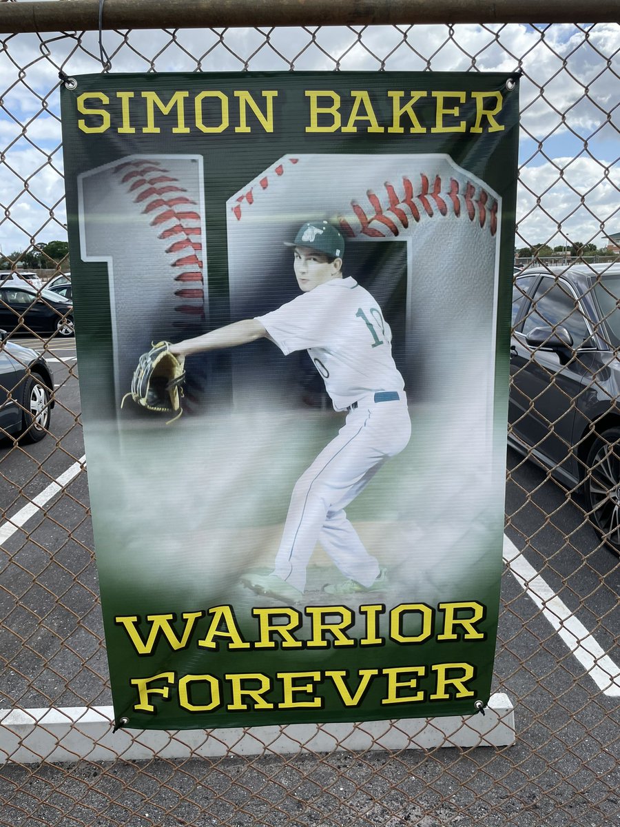 Tonight would have been your senior night with the rest of the boys. I know you’re looking down on us tonight and always. We miss you Simon 💚
