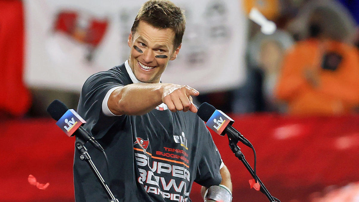 Tom Brady: *Takes pay cut every year so his team can build around him*

Every other QB: *Signs massive contracts*

Tom Brady: *Keeps winning Super Bowls*

Every other QB: "OMG, how does he do it?!?! 😱"