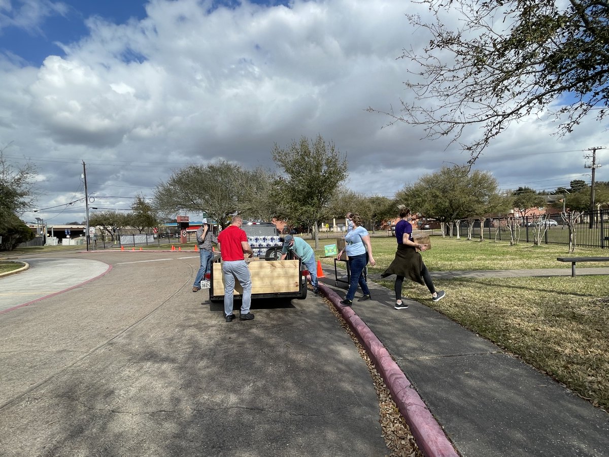 shearnlions's tweet photo. A Thankful #ROAR goes out to our community partners @ymca and Willow Meadows Church for their generous donations for our #WaterAndFood Drive. Our #Shearn Community thanks you. 
#Grateful #LionsGiveBack 
@JennPetti1 @SouthArea_HISD @HISD_Wraparound @Leigha_Curry7 @TeamHISD https://t.co/08YS0yeodC