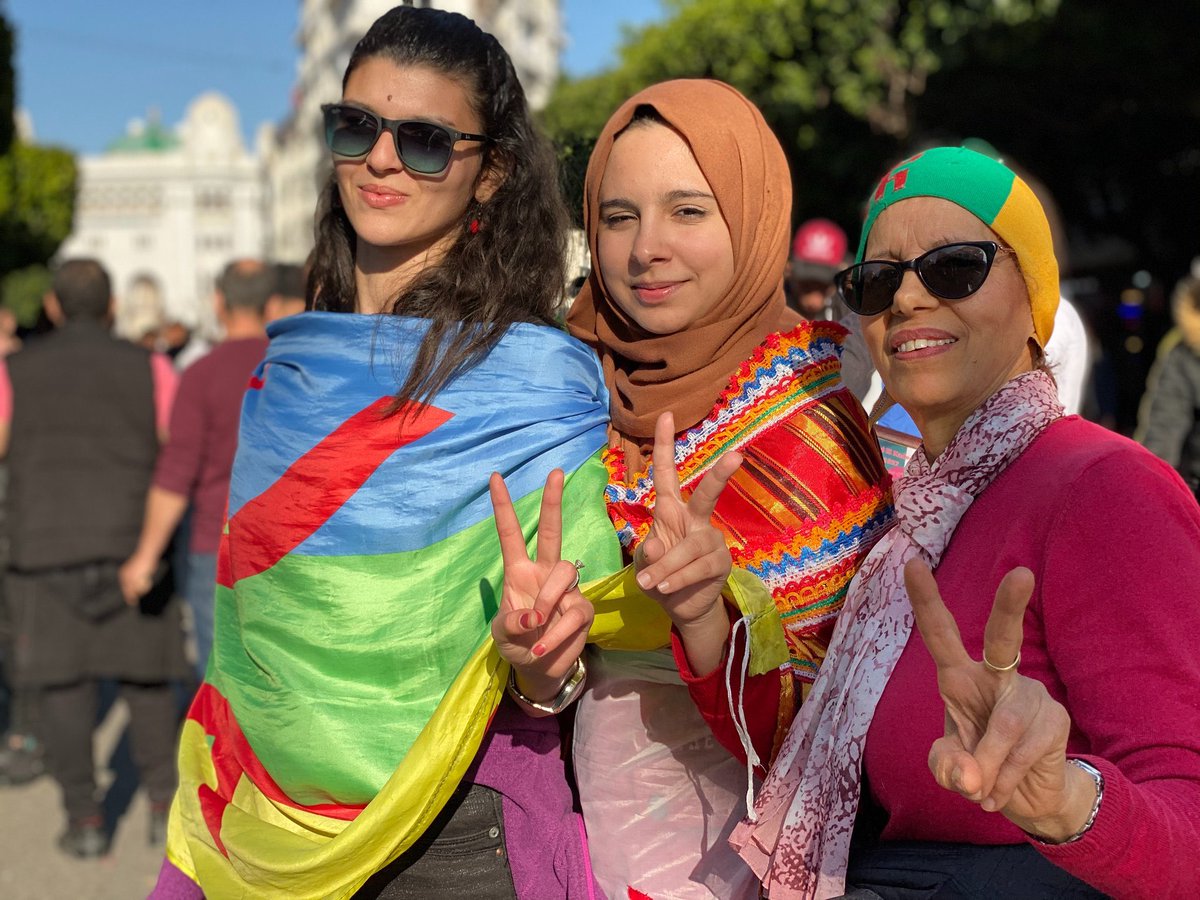 DjaidaouiKamal's tweet photo. 👀
Hirak (#DZ👇) 🆚 Hirak (#TwitterDZ👇) 
😬 https://t.co/l0IGfDbedz