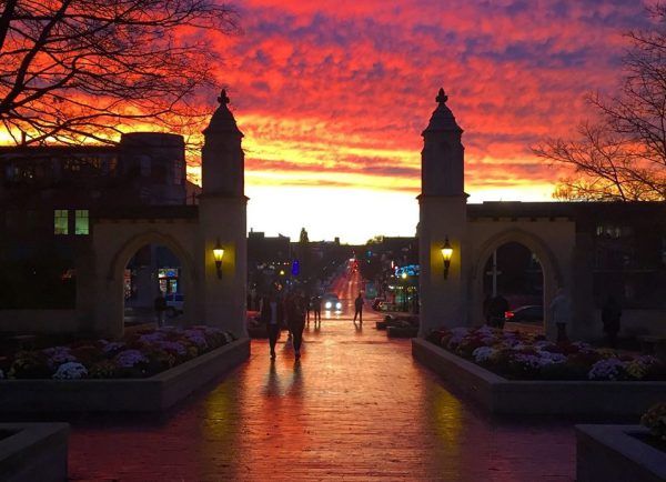 VisitIndiana's tweet photo. Everything You Need to Know for Gameday at Simon Skjodt Assembly Hall 😲

Read More: https://t.co/Y2aThVu1kX

#TourneyTime @VisitBtown @IndianaUniv @OliverWinery https://t.co/zXsrigucpl