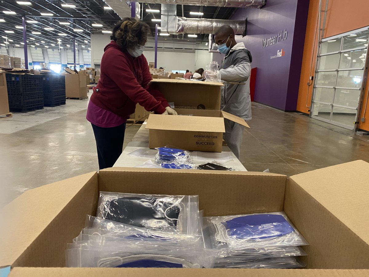 My site, Volunteer Memphis, is awesome! In December, I had a chance to work in the planning, implementation, and execution of our Mask Up Campaign with the Mid-South Food Bank. We distributed 36,000 face masks throughout the mid south! #FreeMasksMidsouth  #AmeriCorpsWeek