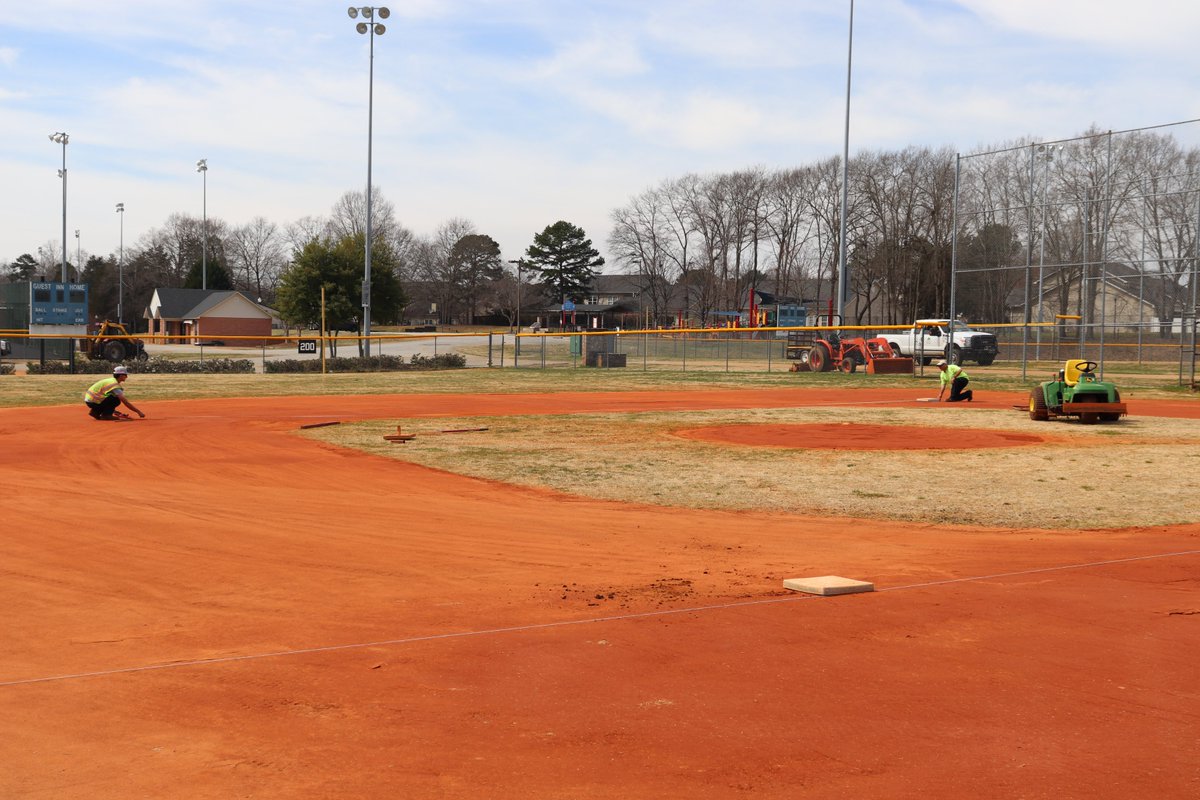 cityofmauldinsc's tweet photo. Our Public Works Department spent this afternoon getting Sunset Park's baseball fields ready for the @MauldinRec Baseball Opening Day on March 27th! https://t.co/hi8qVli0Dz