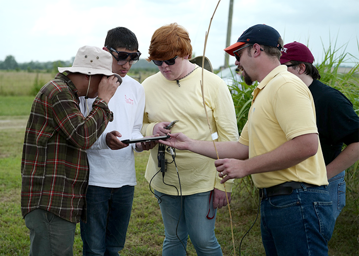 HAEdOutreach's tweet photo. STUDENTS, there's still time to apply for our three-week high school summer program, Genes & Greens! π§¬π± Check out more about this new program and apply before applications close at 5:00 pm on March 15th! β‘οΈ https://t.co/IhrWokyIV3 #alsci #summer2021 #STEM #summerlearning https://t.co/xF7ZwZ4ZPt