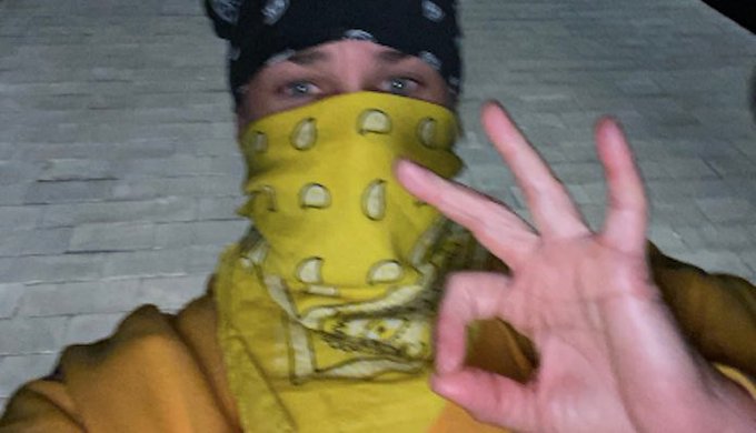 TwittsnTweets's tweet photo. NEW HASHTAG: #BlackRosePB
Now we have ProudGirls joining America's most confusing street fighting, Aladdin loving, Zima drinking gang.
#SeditionHunters 
@PotrzebieSystem @AnitaPeck11 @DianthaSol @Detrumpify_org @ne0ndistraction @nine_niall @KarsiCarsi2 @capitolhunters @erica1933 https://t.co/lLAhDxcgyC