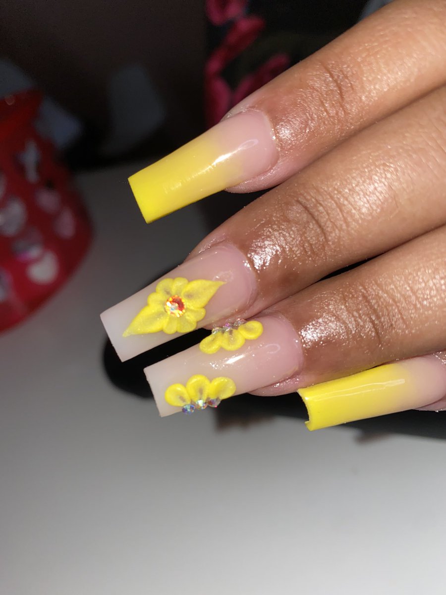 ittybittydess's tweet photo. I barely post my work on here but follow my nail insta @nailsxdess 💖💖 https://t.co/bp5P9lDcMP