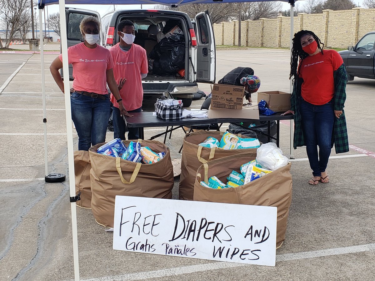 SharingLifeTx's tweet photo. We were thrilled to partner with @TheLullabyHouse this morning to distribute diapers and wipes to our clients!  Thank you for coming out and blessing 82 families with diapers and wipes this morning!
#SharingLifeTX #TheLullabyHouse #ThankYou #Diapers https://t.co/VwYpbWVsju