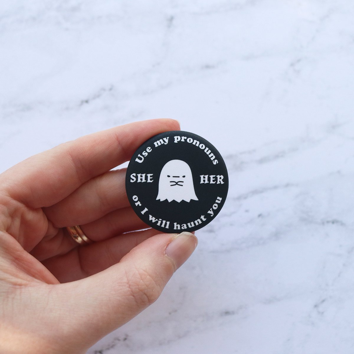 dbl_feature's tweet photo. ๐ฆ Mailed one of these spooky pronoun pins this morning.
#pronouns #pronounbutton #halloween #purebuttons https://t.co/4RgWEOTuYP