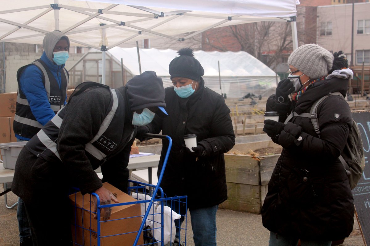 ProjectEATS's tweet photo. We're excited to have teamed up with @wideawakes_msk , @brooklynmuseum and @bicsmutualaid last Saturday for our pantry in Brownsville. It was great to give out some tasty soup and hot chocolate along with our veggies and pantry items. 

#mutualaid#brooklyn https://t.co/k3PL8TLxDd