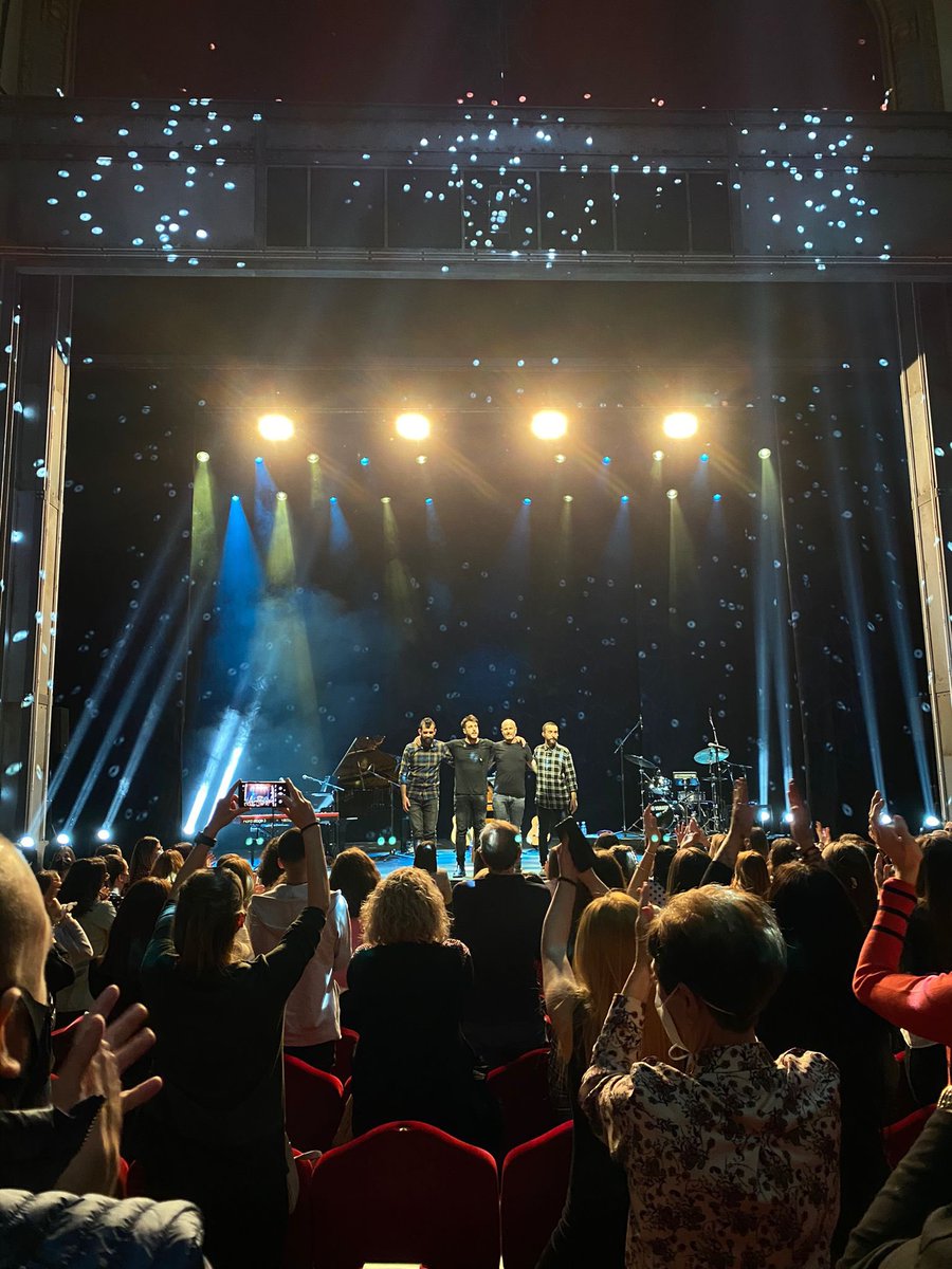 Magia y luz en pleno corazón de Madrid ✨ Gracias al concierto de Antonio José en el Nuevo Teatro Alcalá