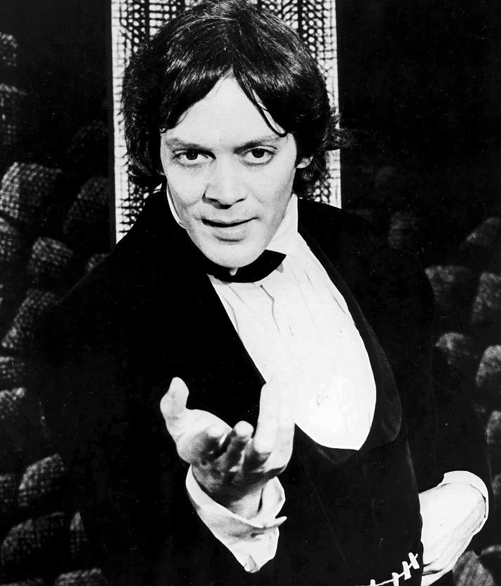 9 March:  Happy Birthday, Raul Julia!
                Happy Birthday, Bobby Sands! 