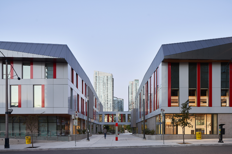 ConstructCanMag's tweet photo. The new Canoe Landing Campus by ZAS Architects houses a $65 million community recreation centre, public and Catholic elementary schools, and a childcare centre within one innovative campus. See more @Building_mag. https://t.co/rYanYhptpx. @ZASArchitects #Toronto https://t.co/3iVccikW8w