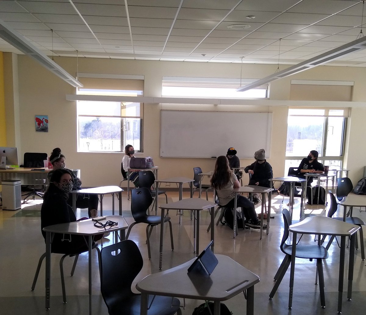 MsPerryGHS's tweet photo. Joint meeting between GHS #socialjusticecoalition and #mindmatters clubs! https://t.co/WjvIMhVvTr