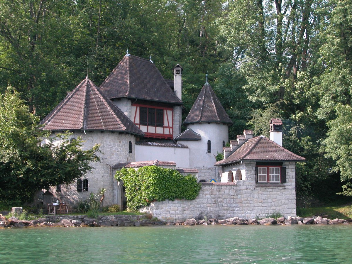 arisroussinos's tweet photo. Thinking about Jung teaching himself stonemasonry and building himself a castle on a lakeshore https://t.co/wdu2rEZWrH