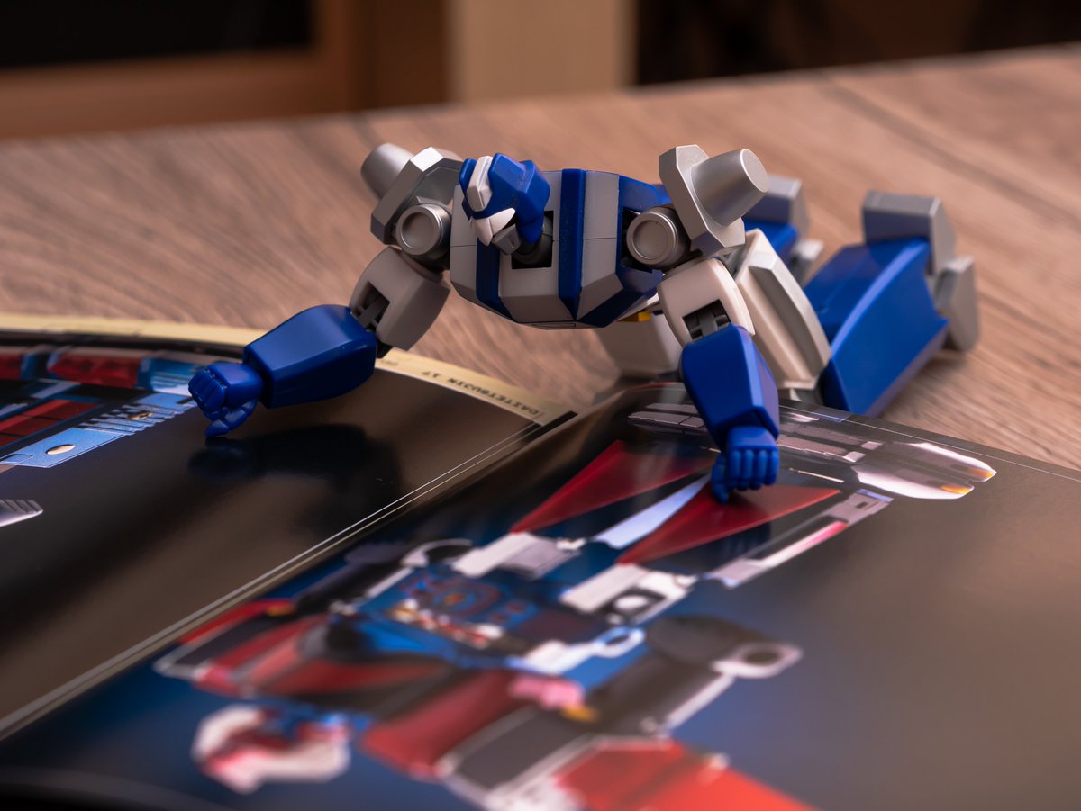 dengekigamer's tweet photo. Machine Robot Ken Ryū (ケンリュウ) is curious if he is in the Book too......he's not (to young).
#sadrobot #machinerobo #kenryu https://t.co/Ya3dKJmc32