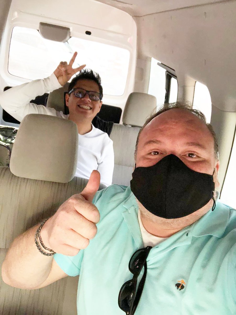 OyeWatahell's tweet photo. Ya arrancó el #WhataHell a través de @Oye897 y HOY nos lanzamos a las calles de la ChidaMex así que muy pendiente porque @OyeAlbert897 y @OyeGustavoTello llevan muchas sorpresas en el #OyeMovil ‼
📲😎🔥 https://t.co/L9p29MbW5q