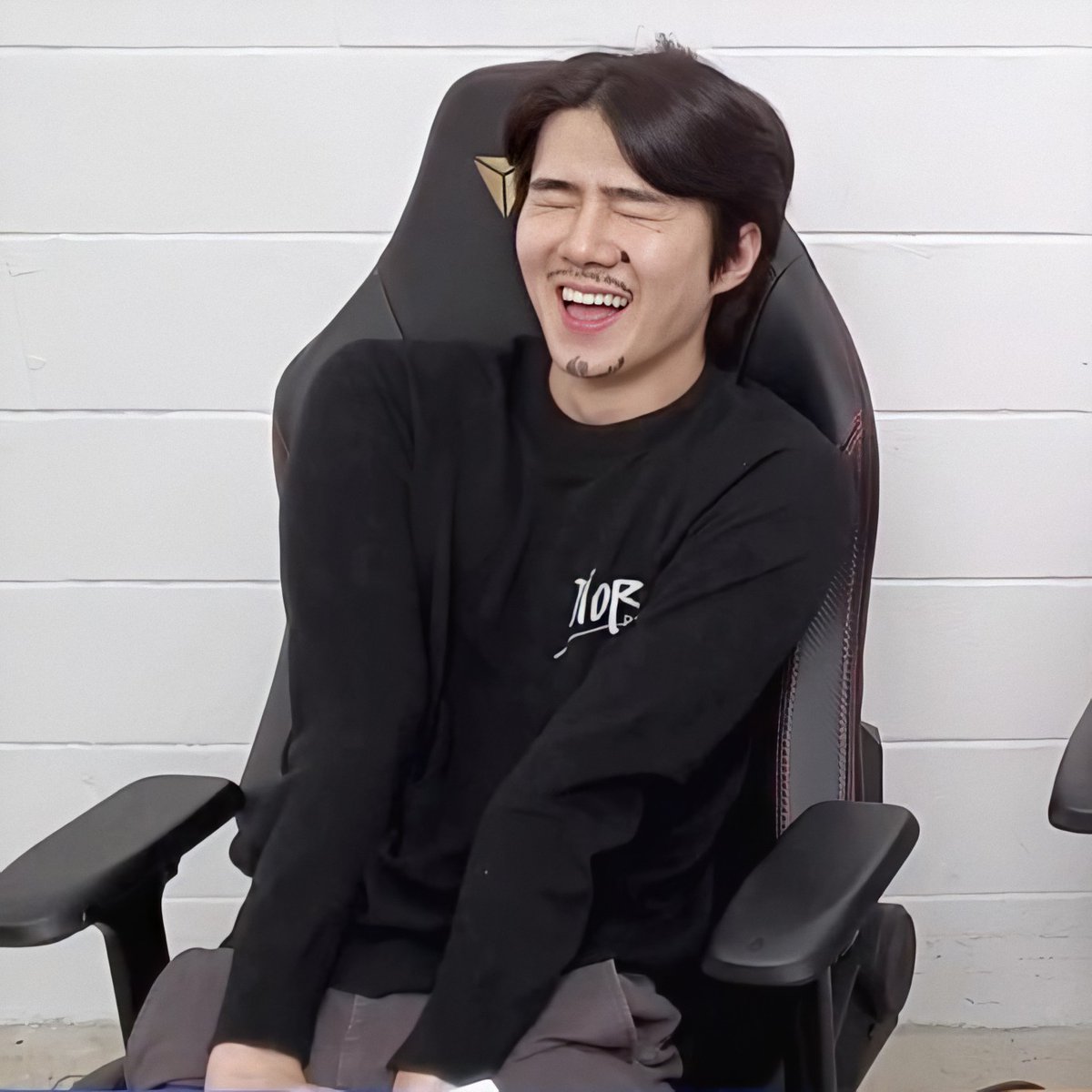 es krim coklat tweet media