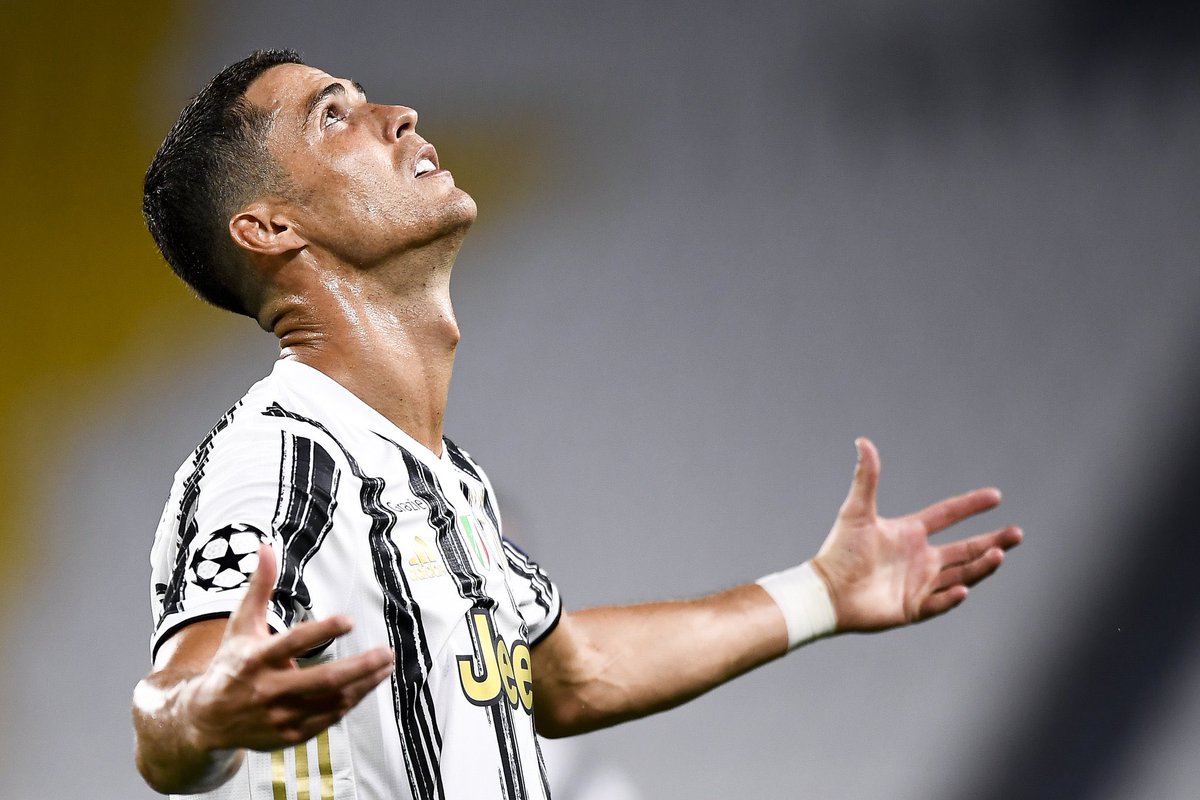 addm1000's tweet photo. @brfootball No player shouted "VAMOS" (9) and Clapped their hands (11) more than Ronaldo today. Immense impact. What a leader 👏 https://t.co/ri8tDhlSQn