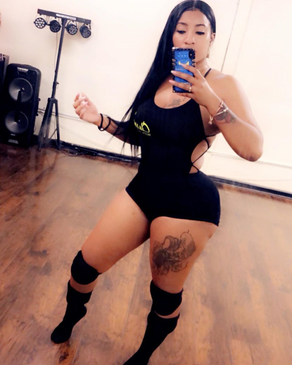 5k retweets for no shirt😈 make it happen boys pic.x.com/7quIjE4xiN