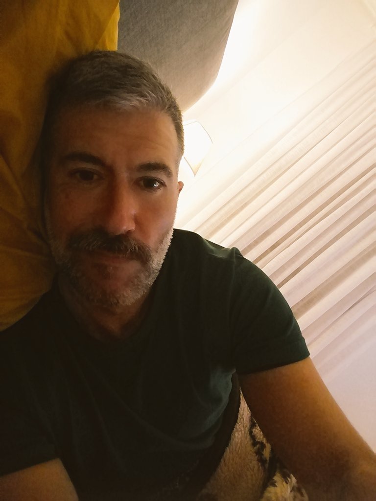 Parece que veo una luz al final del túnel, que hay detrás, pues ni idea. Pero seguro q me gusta!!!!