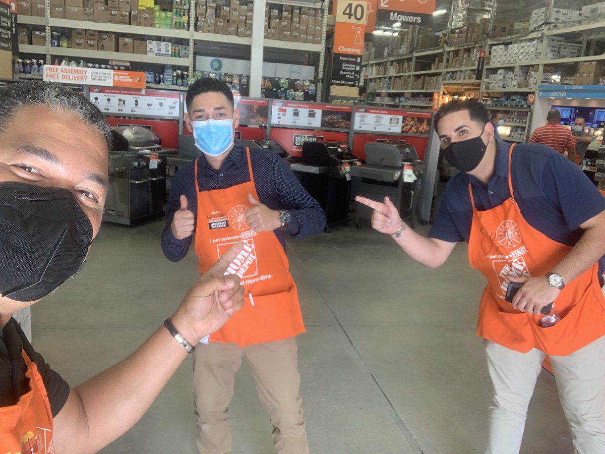 wcork19's tweet photo. First day of training for our newly promoted ASM in D265 @GioDelaney !! https://t.co/pkthaz5k5l