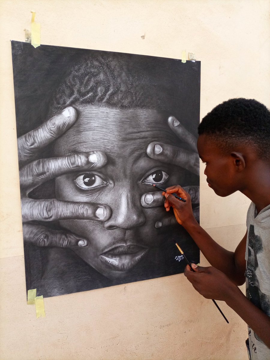 daudaabusali's tweet photo. My name is Dauda Abusali am from Nigeria this is my charcoal drawing.
Please re_tweet so it can go viral!!
Thank you!! https://t.co/wAp0IDGwda