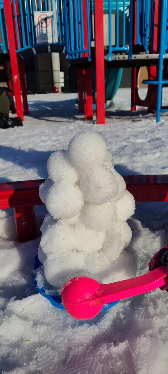 fgnazeda's tweet photo. It's all about building with snowballs today!❄ @KanataHighlands EDP
@OCDSB
#constructiveplay #outdoorfun #howdoeslearninghappen https://t.co/Pnb9h2Qike