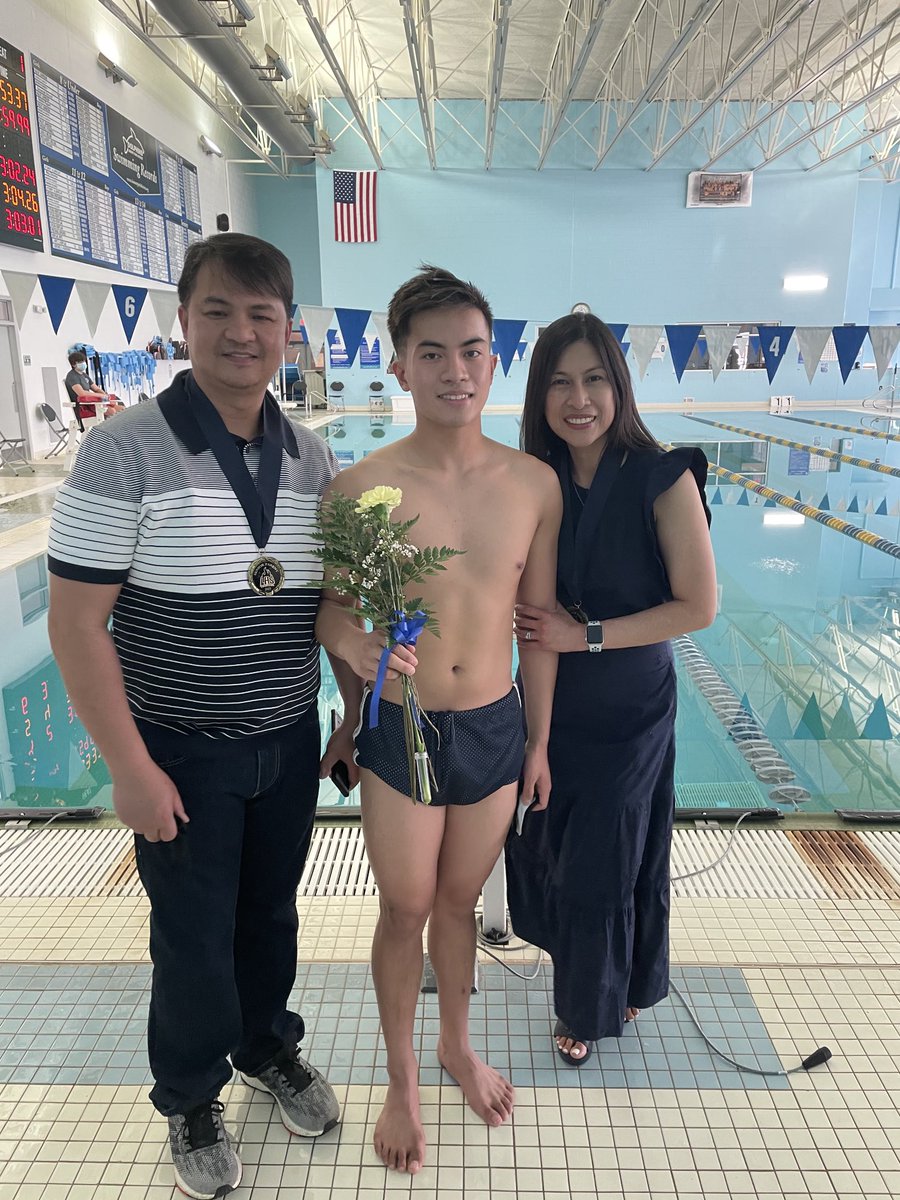 LemontAD's tweet photo. Congratulations to the @Lemont_HS @LHS_Swimming Class of 2021 Senior Night! #WeAreLemont https://t.co/qgi1wJ9w3C