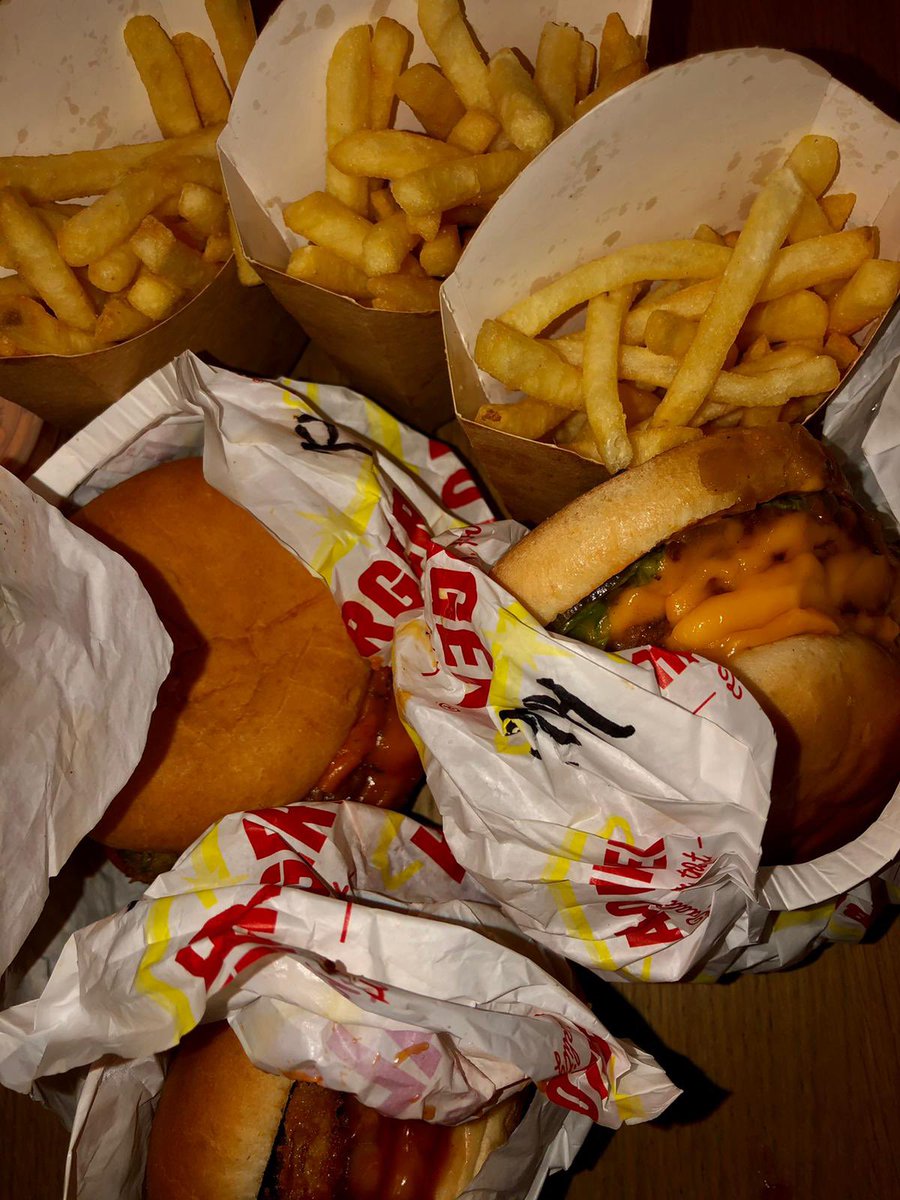 BREAKING NEWS⚠️

David tries Vegan food for the first time… EVER! 🤯

Make sure to tune in to Episode 4 this week to see exactly what David thought about his experience with @haloburgeruk 🍔

Episode 4 out Thursday 🎙️

#TheBigStudentPodcast