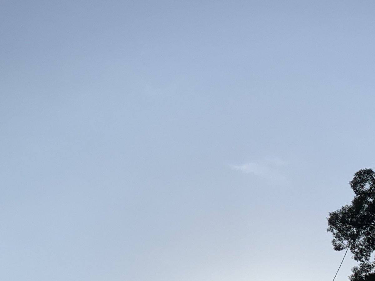 ট ইট র 百華momoca 3月10日 今日の空 なんでもない空 空で繋がっている おはよう 卒業にちなんで 今日の空の歌 歌詞に 空 の歌 好きな歌 その日の気分で チャットモンチー サラバ青春 空はいい感じの夕焼け色で飛行機雲がキーンて続いてた